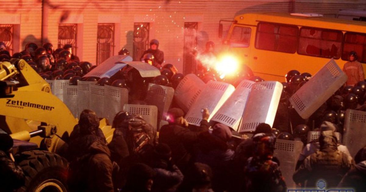 Штурм біля Адміністрації президента