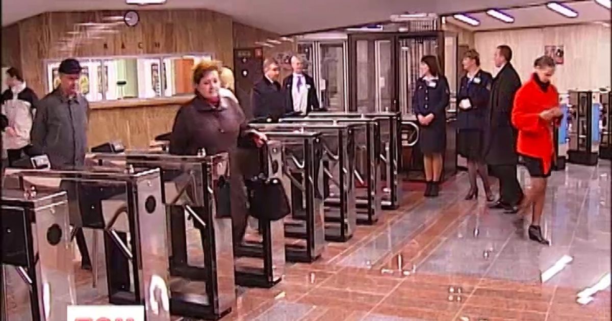 Кияни вже критикують нову "досконалу" станцію метро "Теремки"