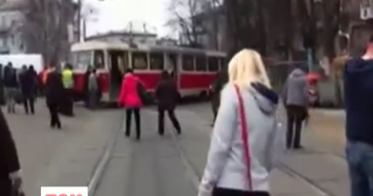 Причин аварійного польоту трамвая наразі не називають