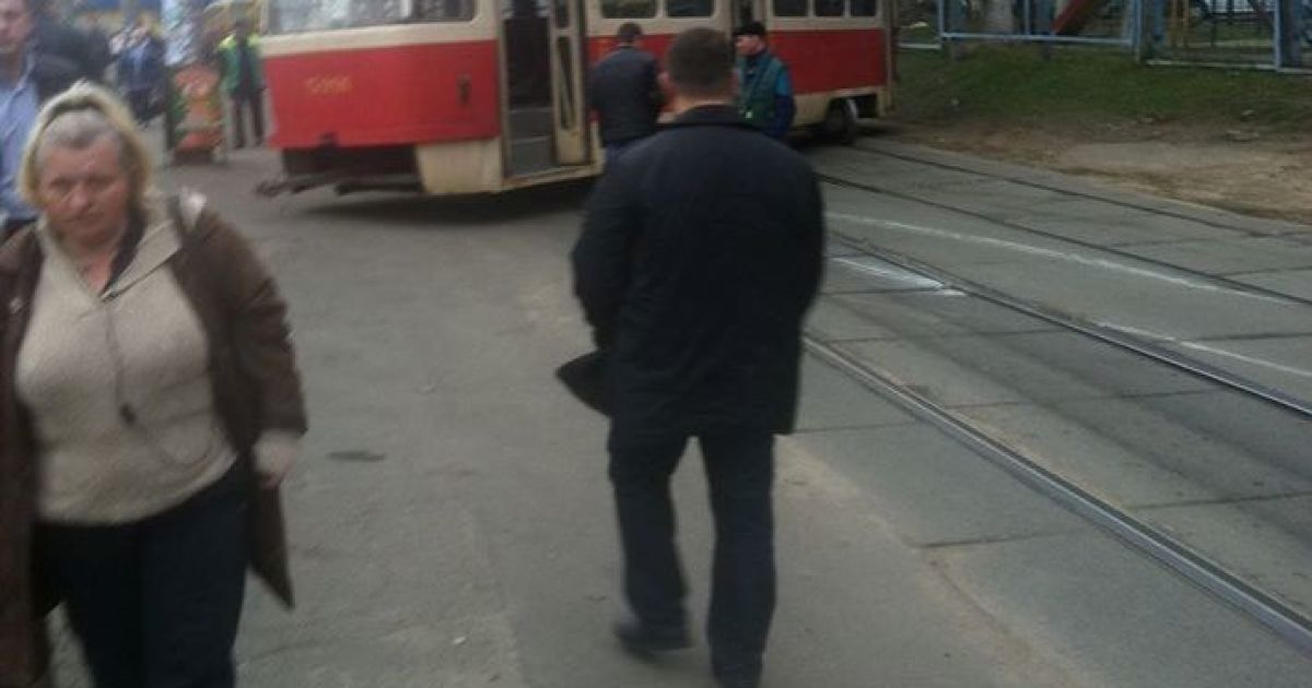 Вранці на Лук&#039;янівці зійшов з рейок трамвай