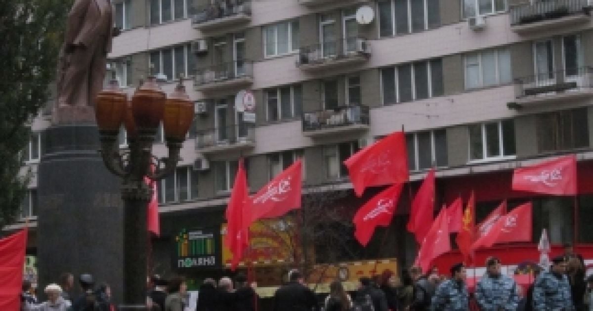 Націоналісти побили комуністів на очах у Леніна