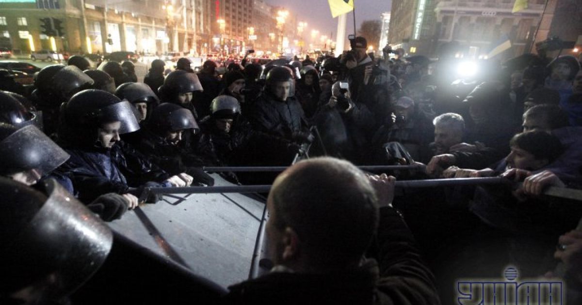 Беркут" зніс намет на Євромайдані. Ілюстрація