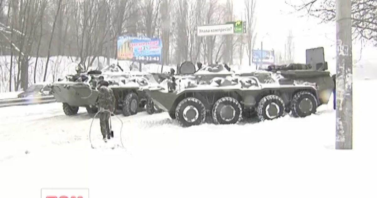 Київ захищатимуть від снігу БТР-и
