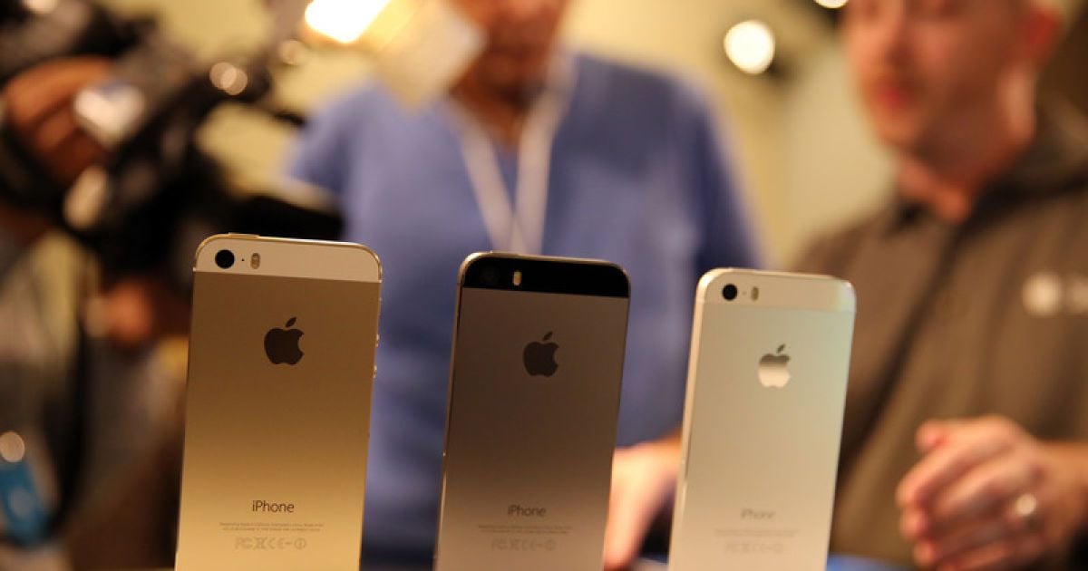 У Львові затримали контрабандиста із США з новими iPhone