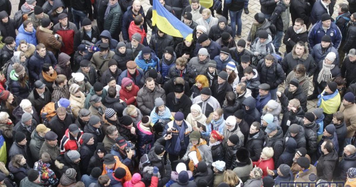 Всі почали збиратися на Михайлівській площі