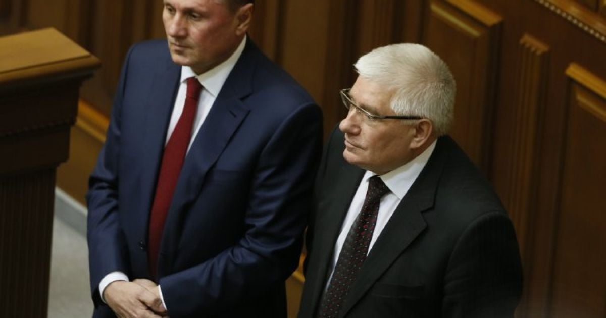 Регіонали покинули сесійну залу Ради