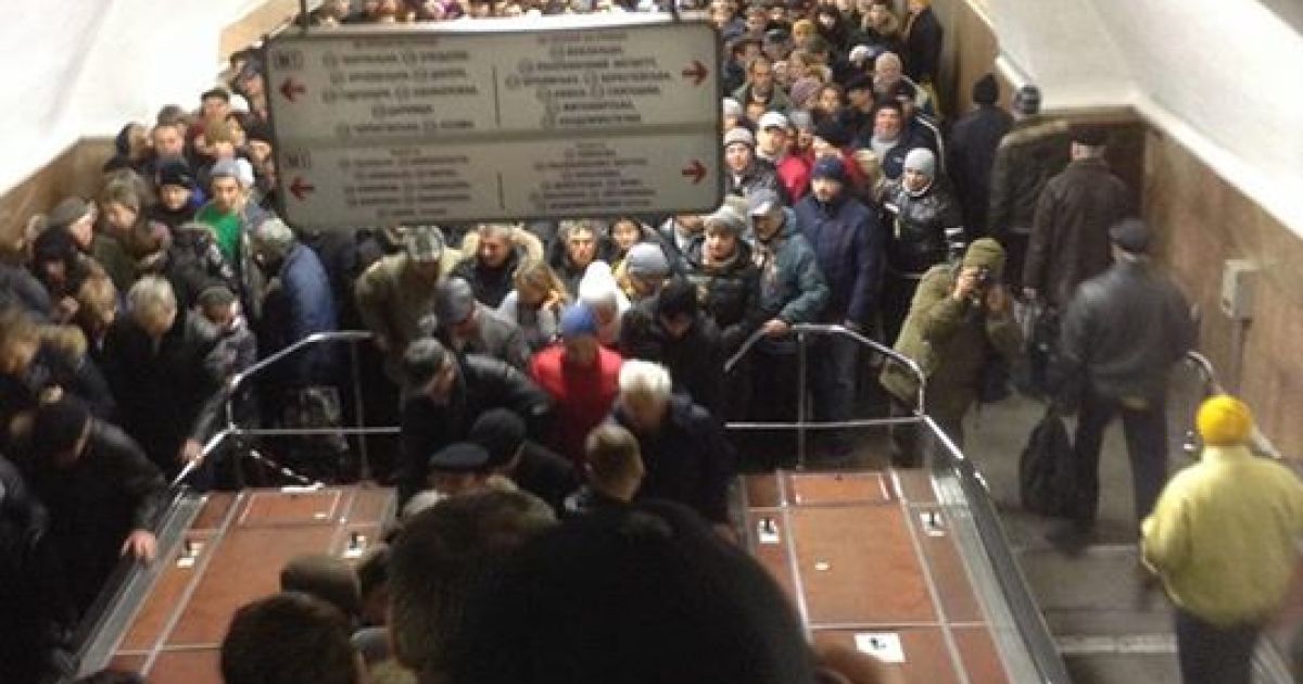 Анонім повідомив, що заміновано три станції метро