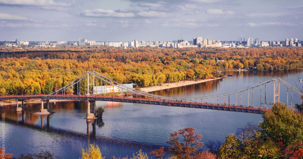 Аномально тепла погода у столиці побила синоптичний рекорд.