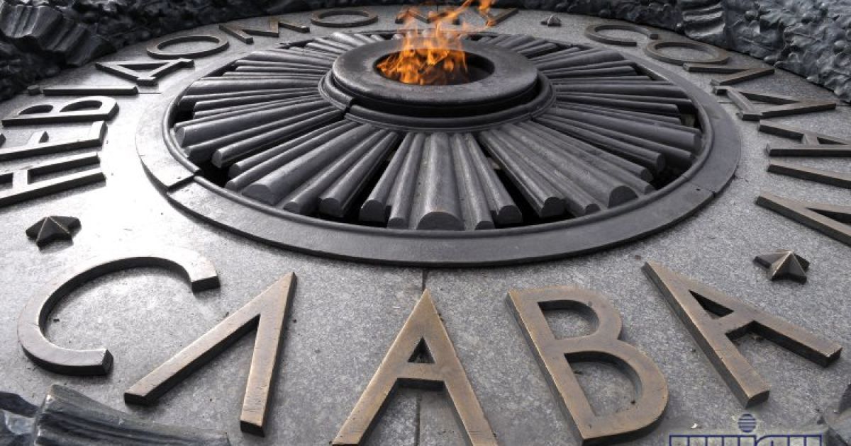 Біля Вічного вогню відновили Почесний караул