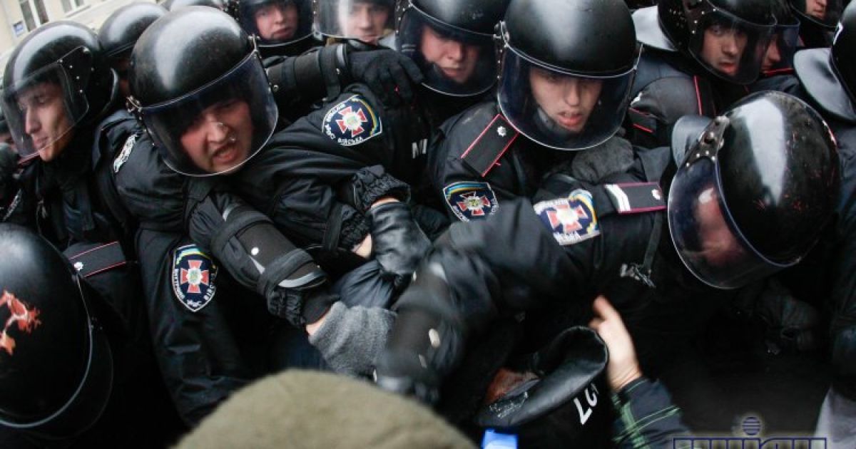 Нові бійці внутрішніх військ прийдуть на своїм колегам.
