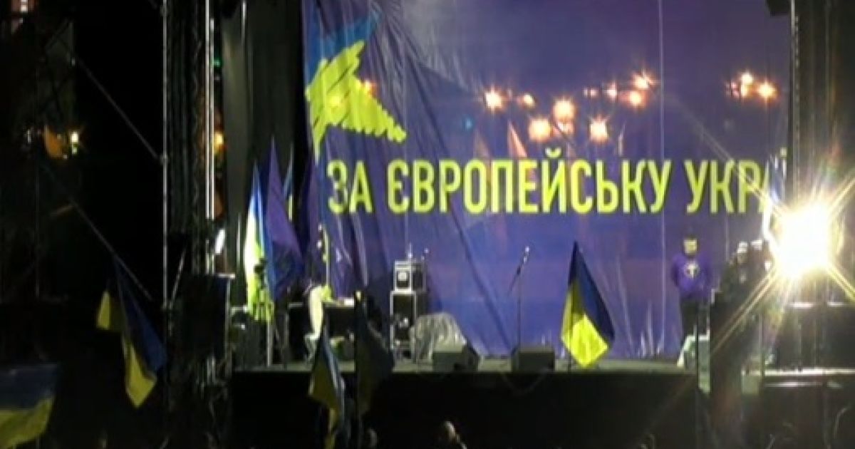 На Майдані спіймали провокаторів, але люди і далі насолоджуються музикою