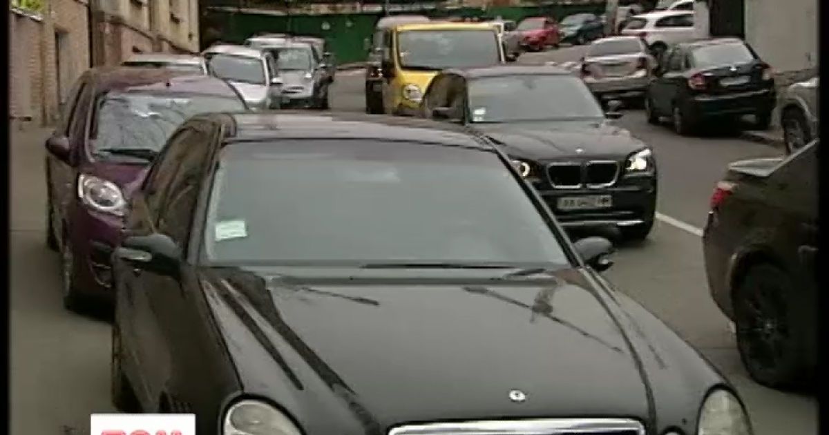 Київські водії нарікають на маленьку кількість легальних парковок