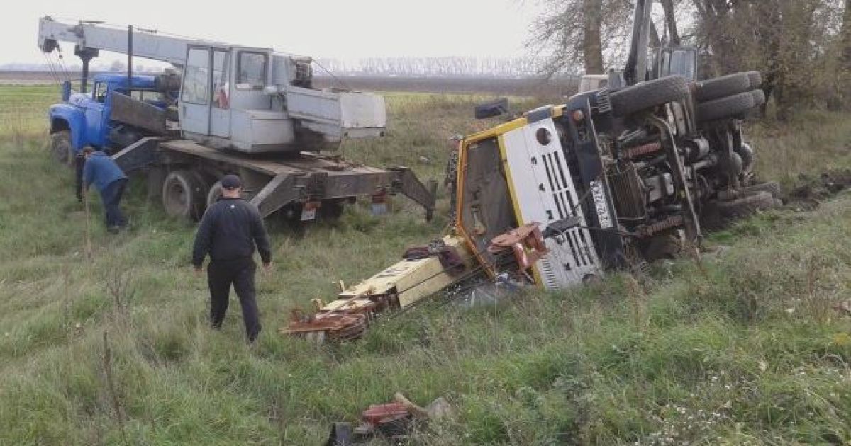 Водій крану дивом залишився живий