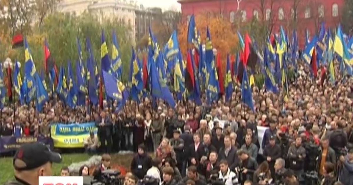 Під час бійки ідеологічний опонентів постраждав продавець сувенірів