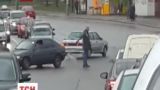 В Киеве водитель развел зонтиком затор, на который не отреагировало ГАИ