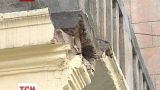 Во Львове фрагмент балкона отправил женщину с травмой головы в больницу
