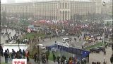 Центральные площади украинских городов заполоняют тысячи недовольных