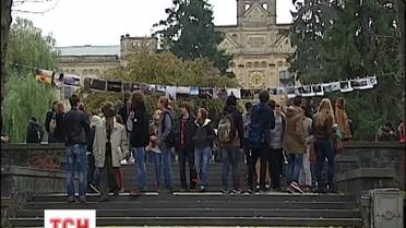 У парку КПІ фотографи влаштували екстравагантну фотовиставку