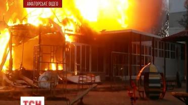 В Одессе на строительном рынке вспыхнул пожар