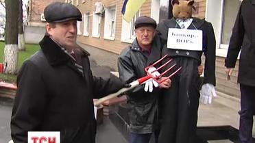 У Києві під слідчим управлінням міліції банкіра підняли на вила