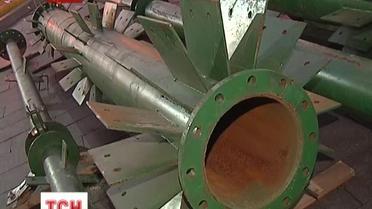 На столичном Майдане Независимости начинают устанавливать главную елку страны