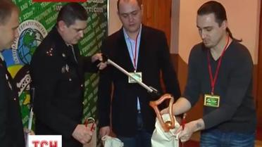 Серпентологи учат прикарпатских спасателей ловли ядовитых змей