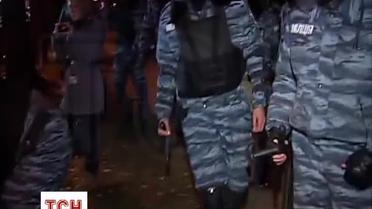 Правоохранители силой отбили у митингующих памятник Ленину