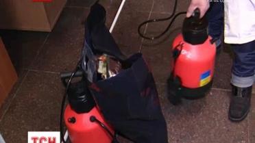 Митингующих вывели из КГГА для дезинфекции помещения