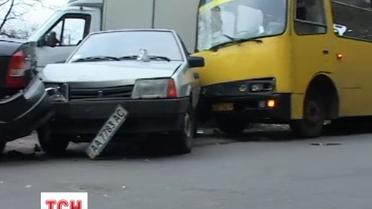 Водитель маршрутки в Киеве вызвал масштабную аварию