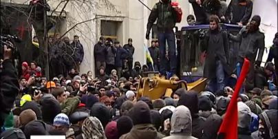 З'явились нові подробиці недільного штурму адміністрації Президента