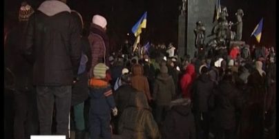 В Харькове люди после работы заполоняют евромайдан