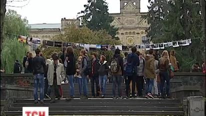 У парку КПІ фотографи влаштували екстравагантну фотовиставку