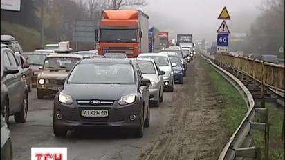 Одеська траса поблизу Києва закоркована через ремонтні роботи