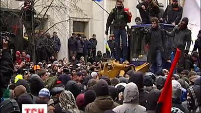 З'явились нові подробиці недільного штурму адміністрації Президента