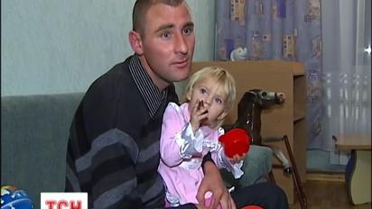 Родичі Катрусі пересварились через покинуту дівчинку