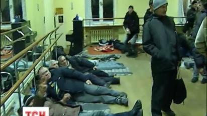 Адміністрація Жовтневого палацу хоче випровадження мітингарів