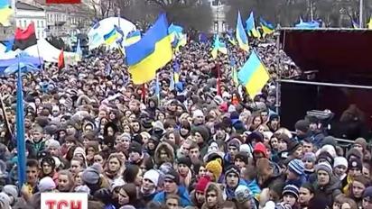 Десятки євромайданів по Україні чекають новини з Вільнюса