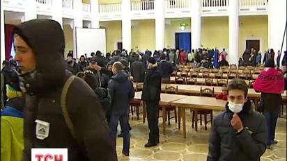 Як мітингувальники штурмом взяли мерію