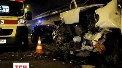 У Києві винуватець ДТП накинувся на ДАЇшників і лікарів із шматком труби