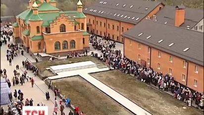 Сотні тисяч паломників з'їхались до Києва, вшанувати Матінку Аліпію