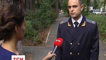 Співробітник СБУ пістолетом погрожував зі свого вікна двом дівчаткам, які гралися на вулиц