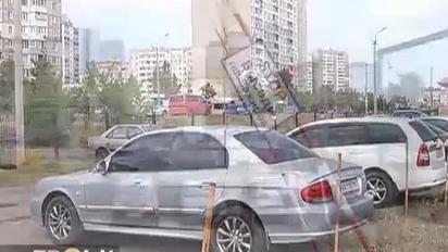 У Києві рейдери нападають на парковки та авто