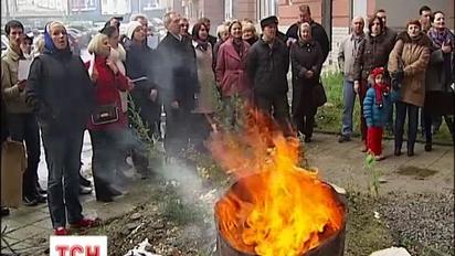 Більш як сотні сім'ям житлового комплексу під Києвом іще й досі не увімкнули опалення