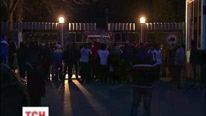 Тридцять автобусів із "беркутівцями" очікують виїзду з Василькова до Києва