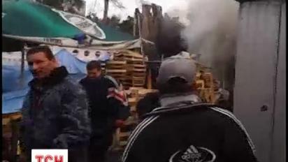 На ринку "Лісовий" вщент вигорів кіоск і налякав густим димом