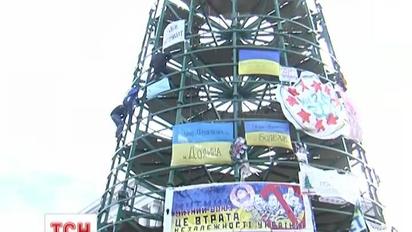 Столична влада не знає, що робити з ялинкою на Майдані Незалежності