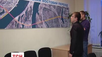 У Києві знову взялися за Подільський міст
