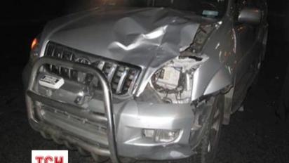 У столиці чоловік кинувся під колеса авто, щоб урятувати собаку та ледь не загинув сам