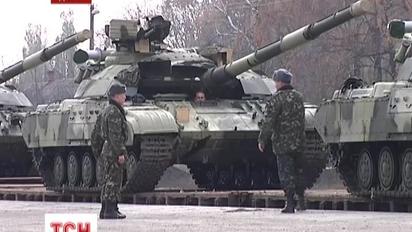 До Києва з Криму йде колона внутрішніх військ