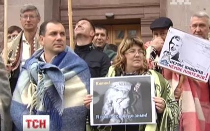 Змерзлі кияни провели красномовний "марш ковдр"